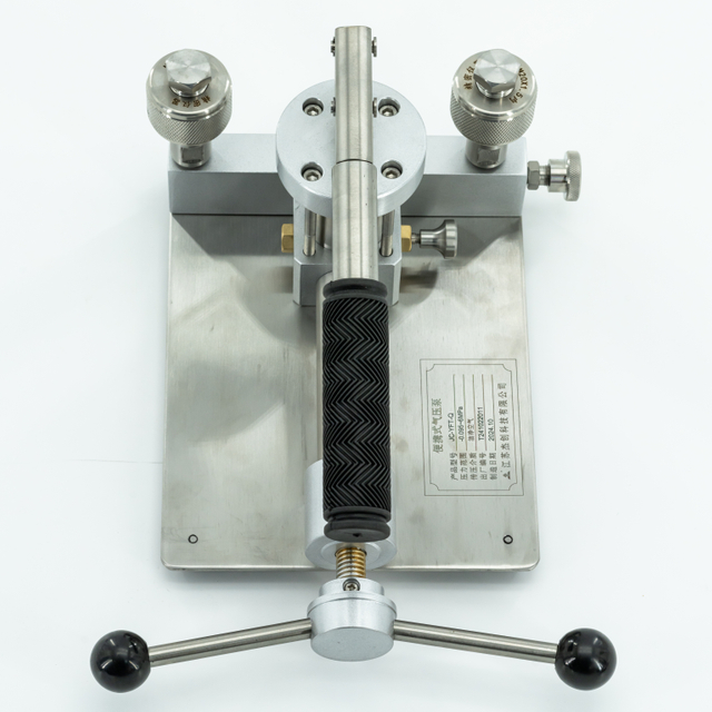 Portable Pneumatic Pressure Calibration Pump